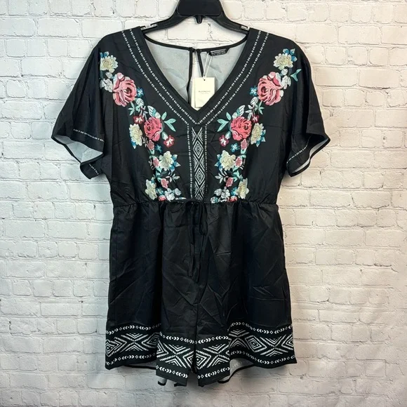 BloomChic Floral Printed Black Romper Plus Size 1X - Picture 2 of 6